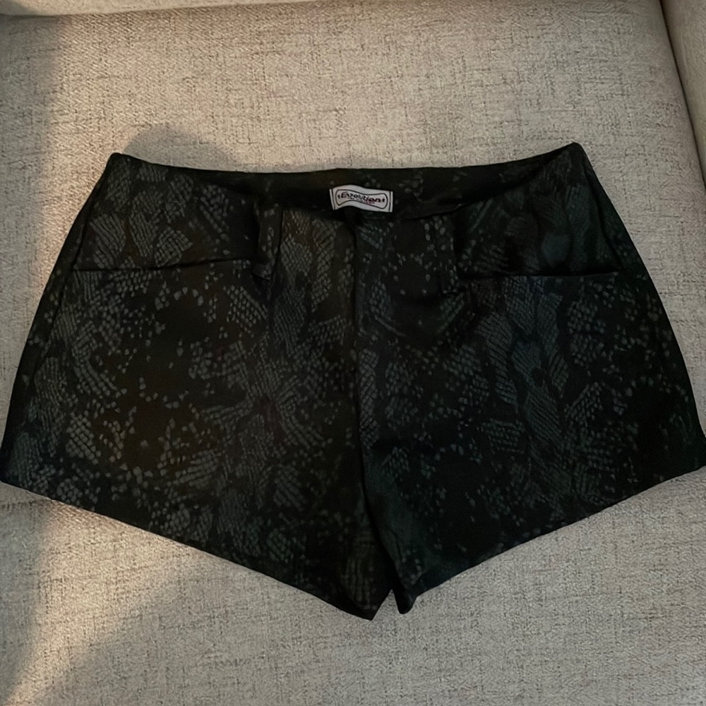Evolution, shorts . Size junior S. Black.